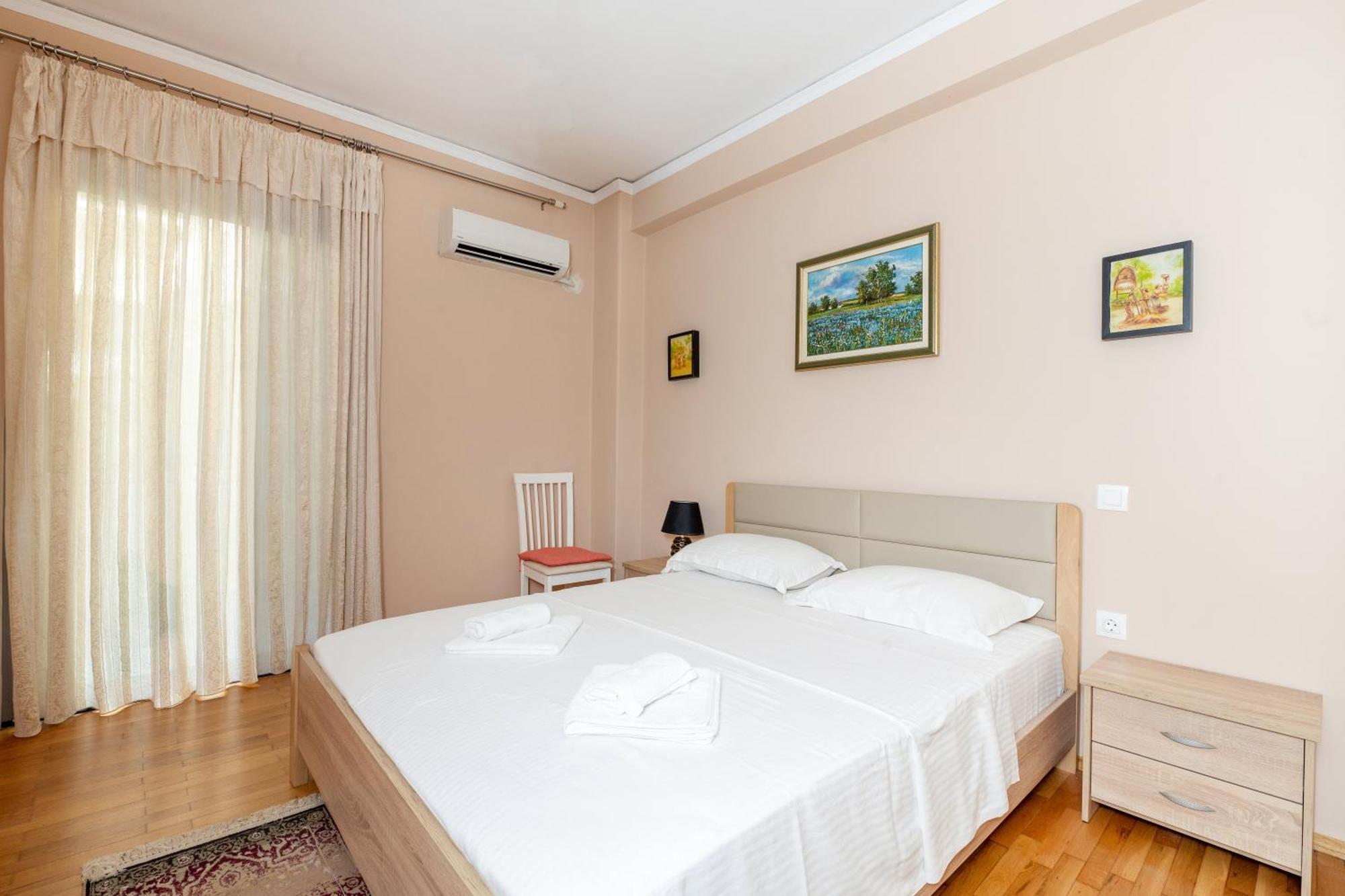 Charming & Authentic Gem - Walk To Port & Shops! Apartment Patras Ngoại thất bức ảnh