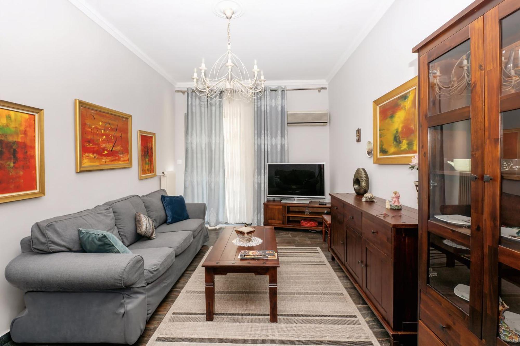 Charming & Authentic Gem - Walk To Port & Shops! Apartment Patras Ngoại thất bức ảnh