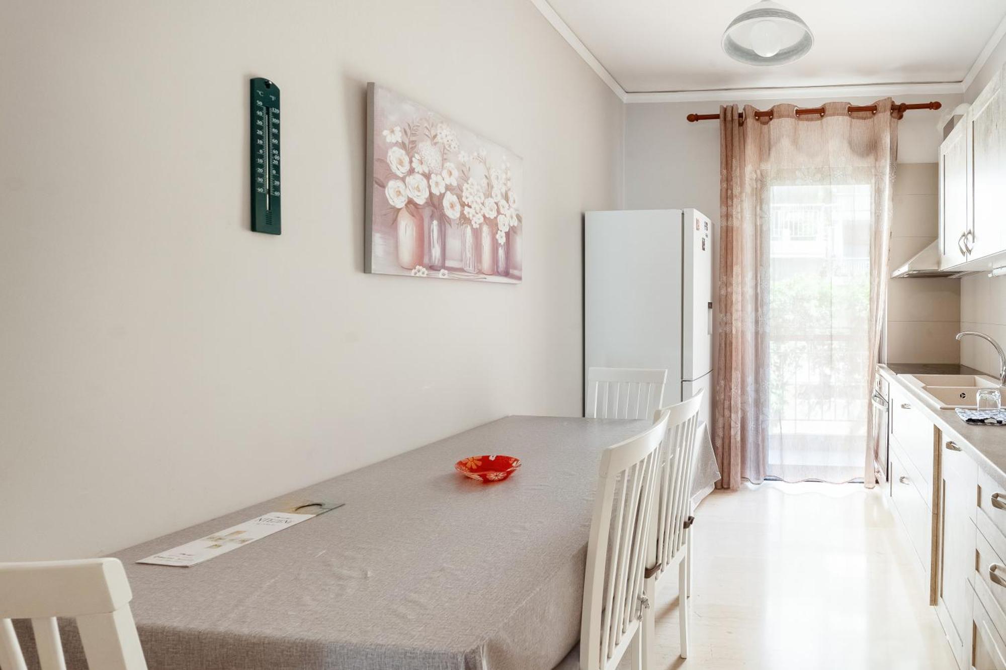 Charming & Authentic Gem - Walk To Port & Shops! Apartment Patras Ngoại thất bức ảnh