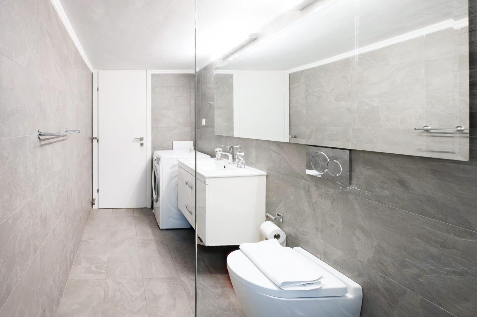 Charming & Authentic Gem - Walk To Port & Shops! Apartment Patras Ngoại thất bức ảnh
