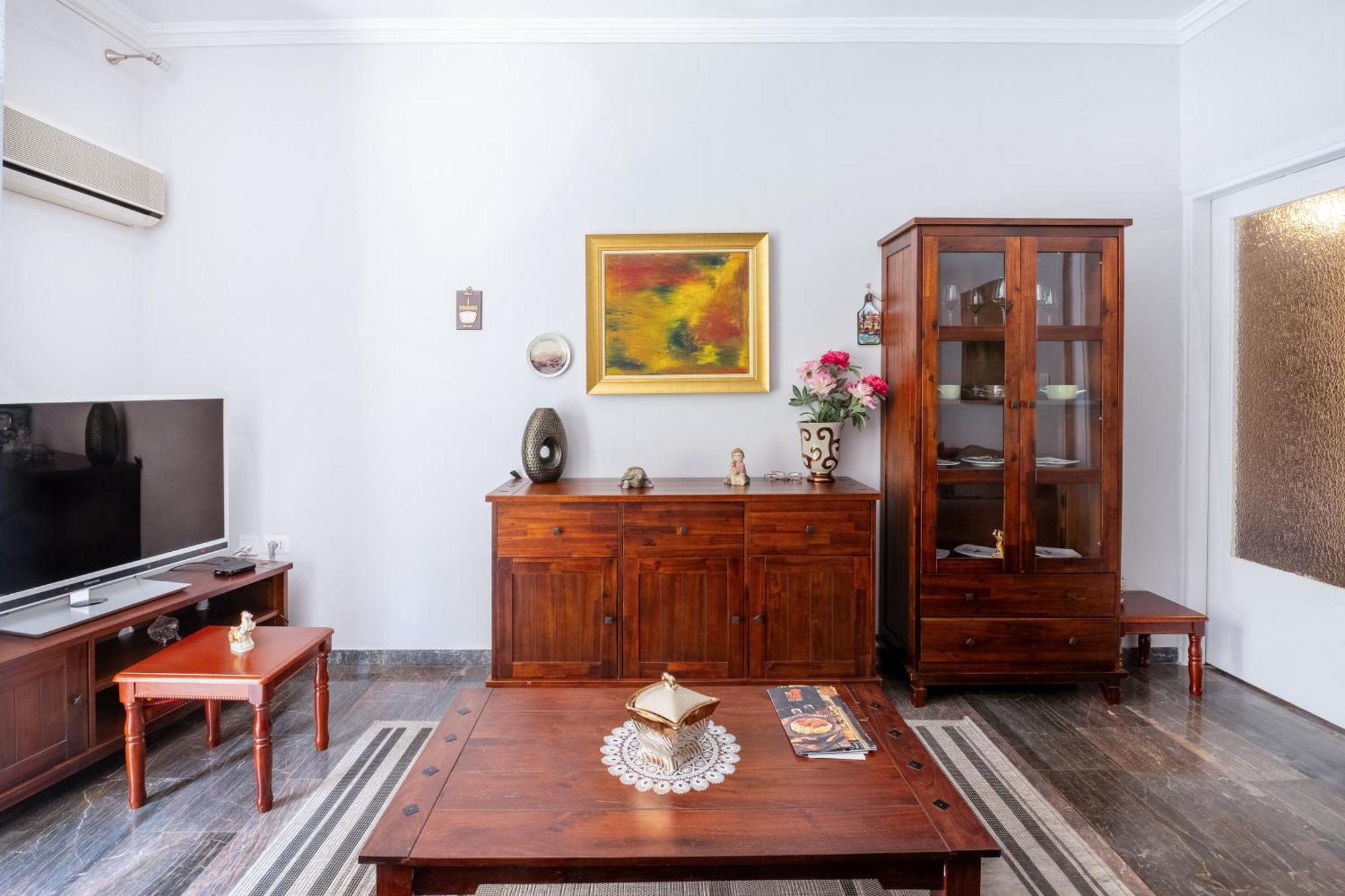 Charming & Authentic Gem - Walk To Port & Shops! Apartment Patras Ngoại thất bức ảnh