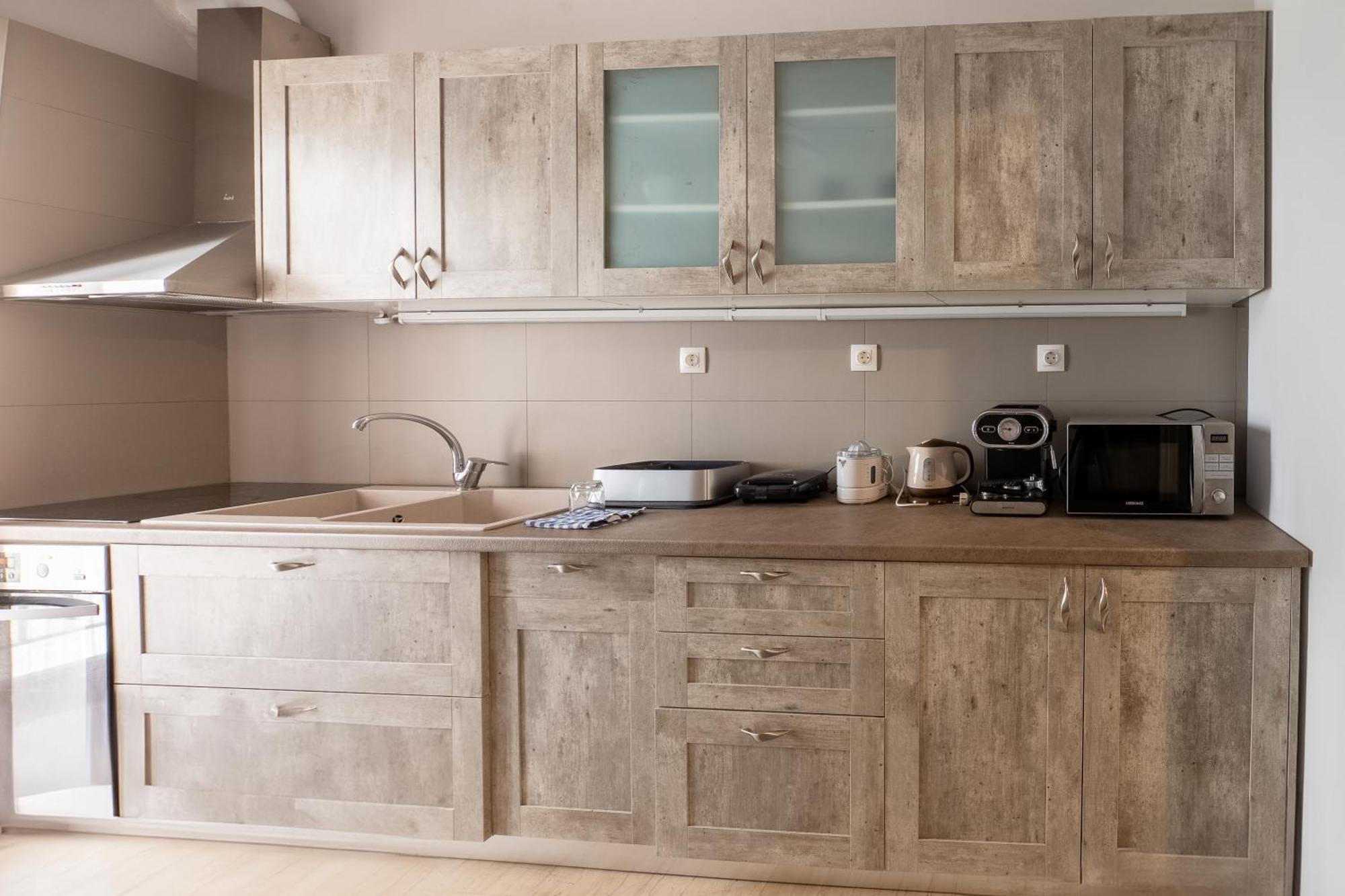 Charming & Authentic Gem - Walk To Port & Shops! Apartment Patras Ngoại thất bức ảnh